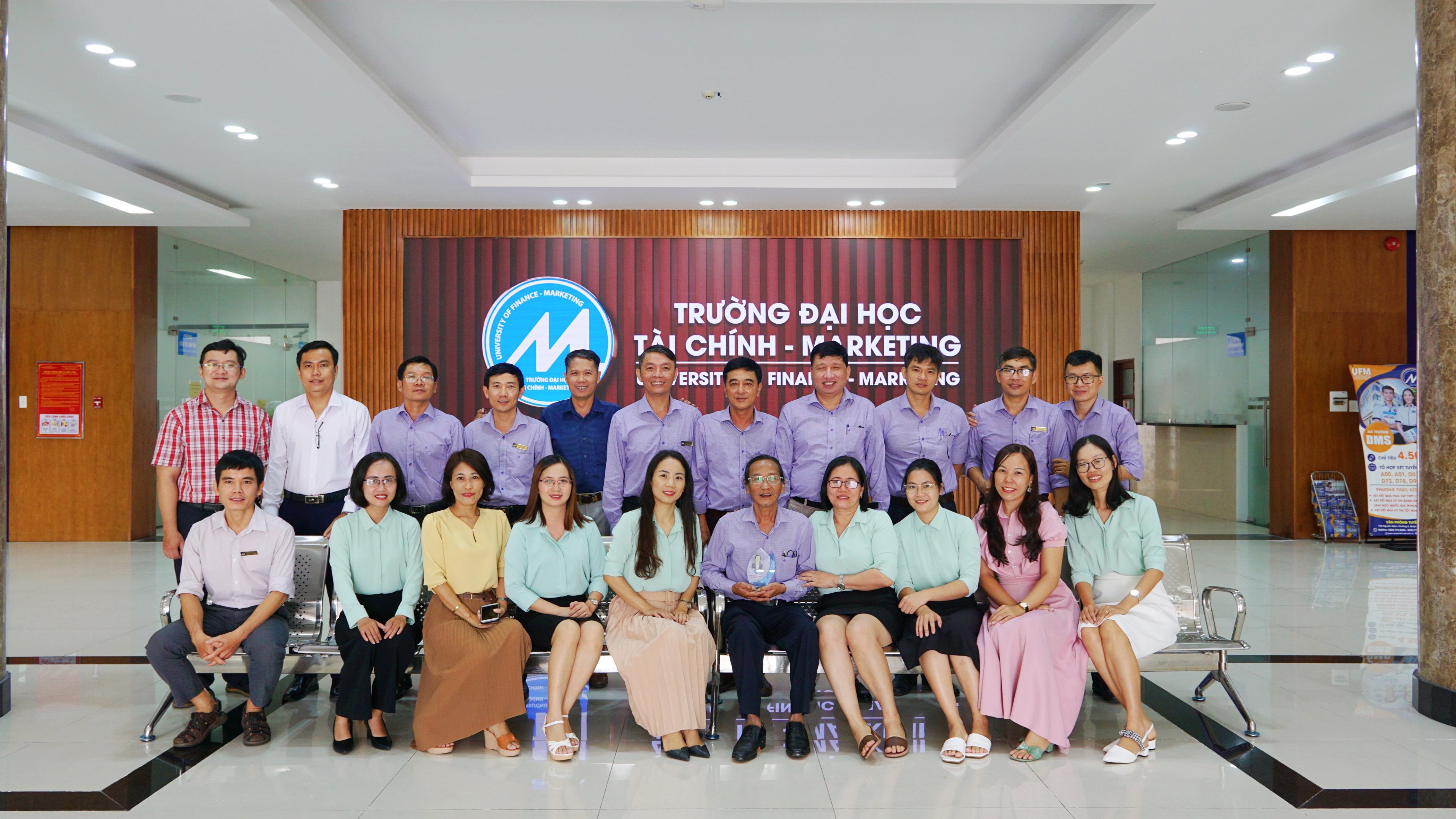 HỌP MẶT CHIA TAY THẦY TRẦN HỒ NGHỈ HƯU
